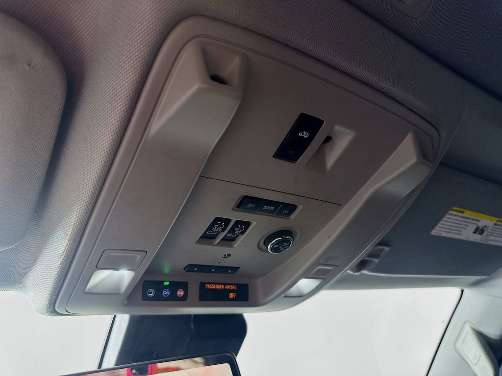 Used 2020 Cadillac Escalade Luxury w/ Escalade Sport Edition image 34