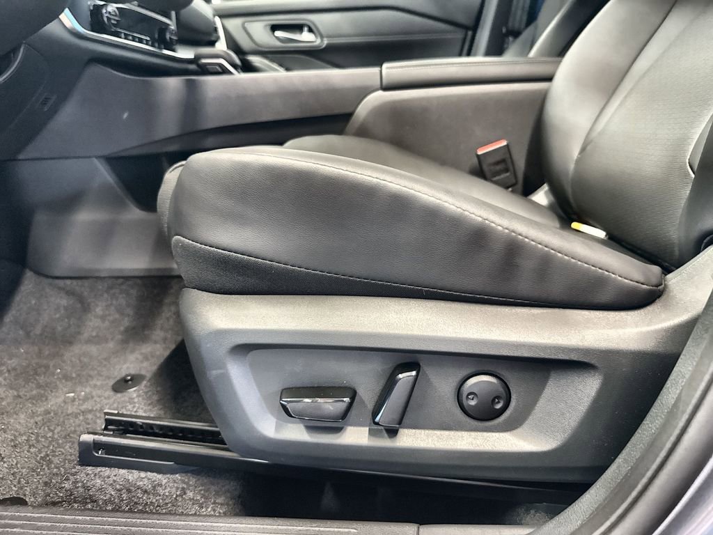 New 2026 Nissan Rogue Dark Armor AWD/4WD image 14