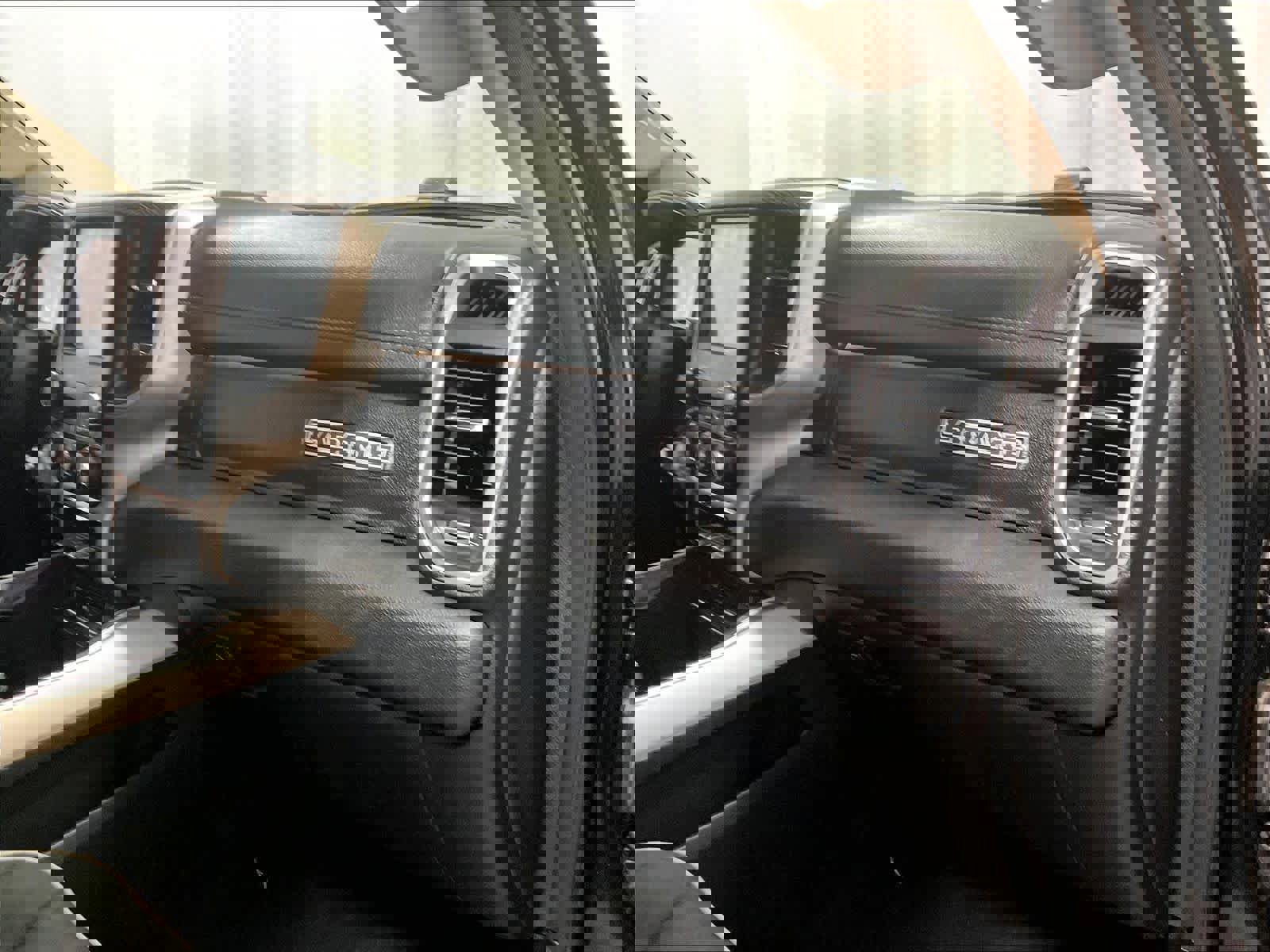 Used 2019 RAM 1500 Laramie image 13