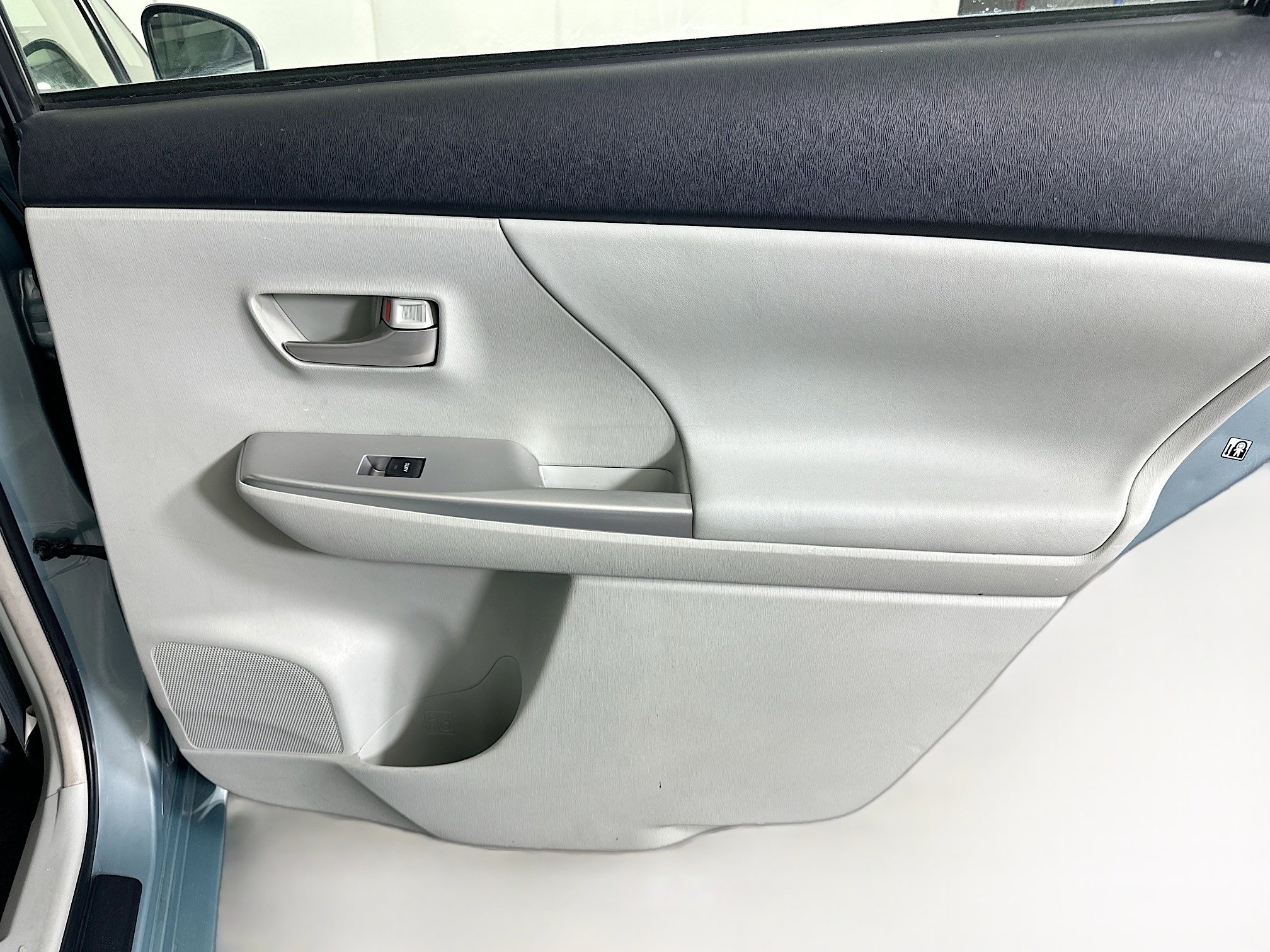 Used 2014 Toyota Prius V Five image 30