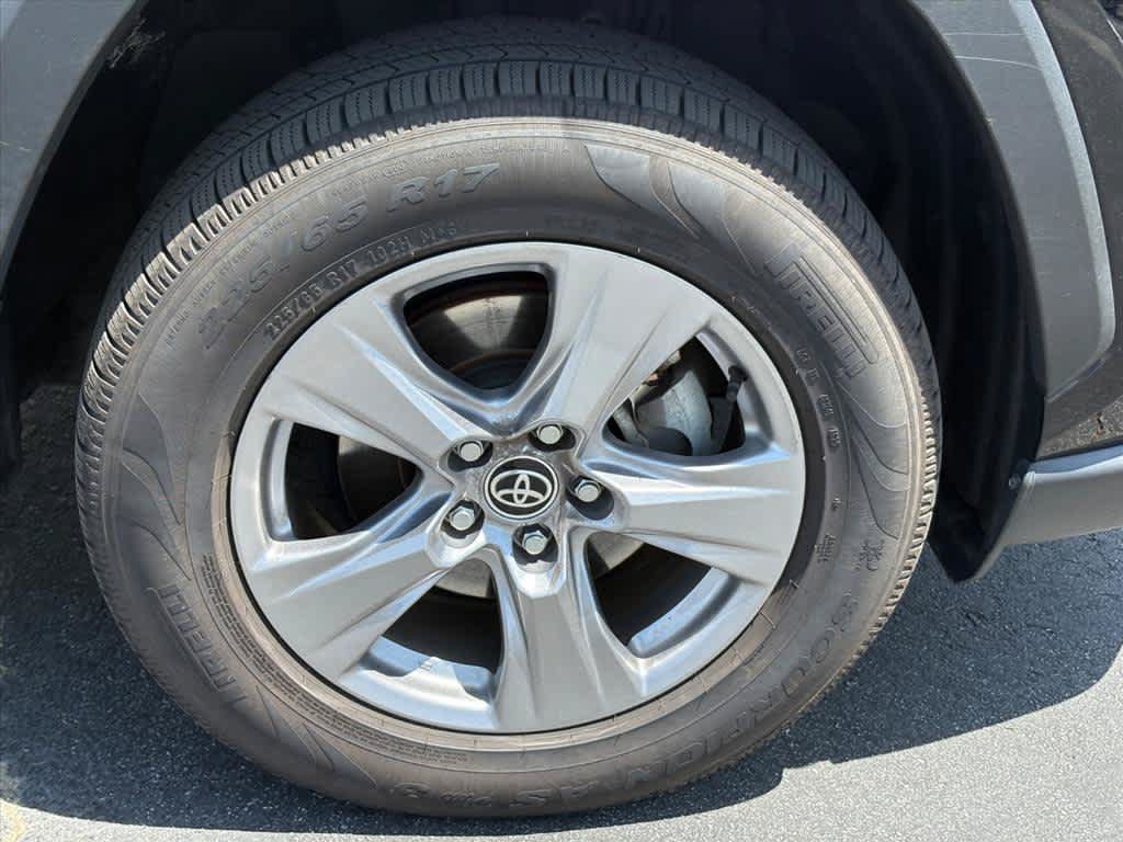 Used 2022 Toyota RAV4 XLE AWD/4WD image 32