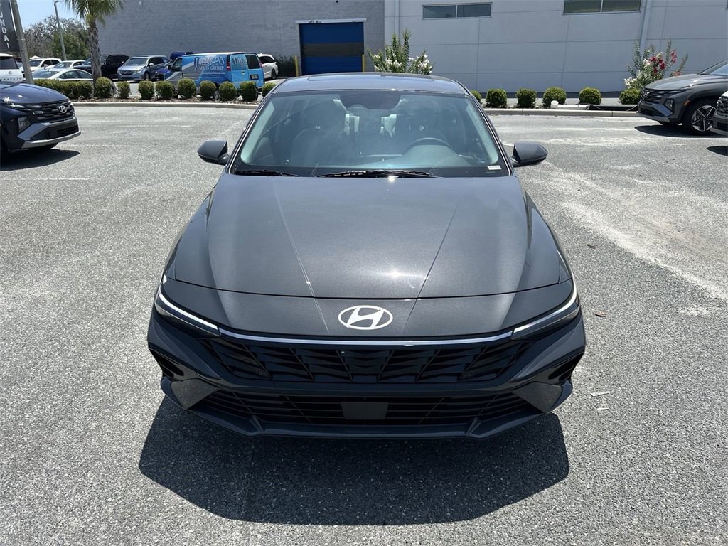 New 2025 Hyundai Elantra Limited image 8