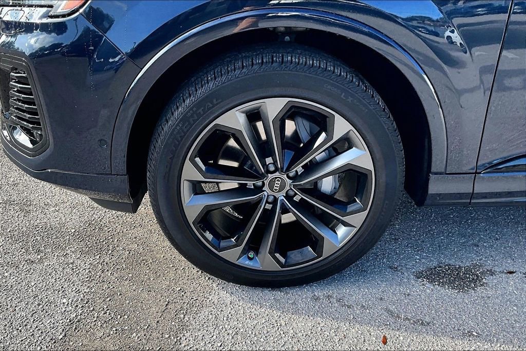 Certified 2025 Audi Q7 3.0T Premium Plus image 13