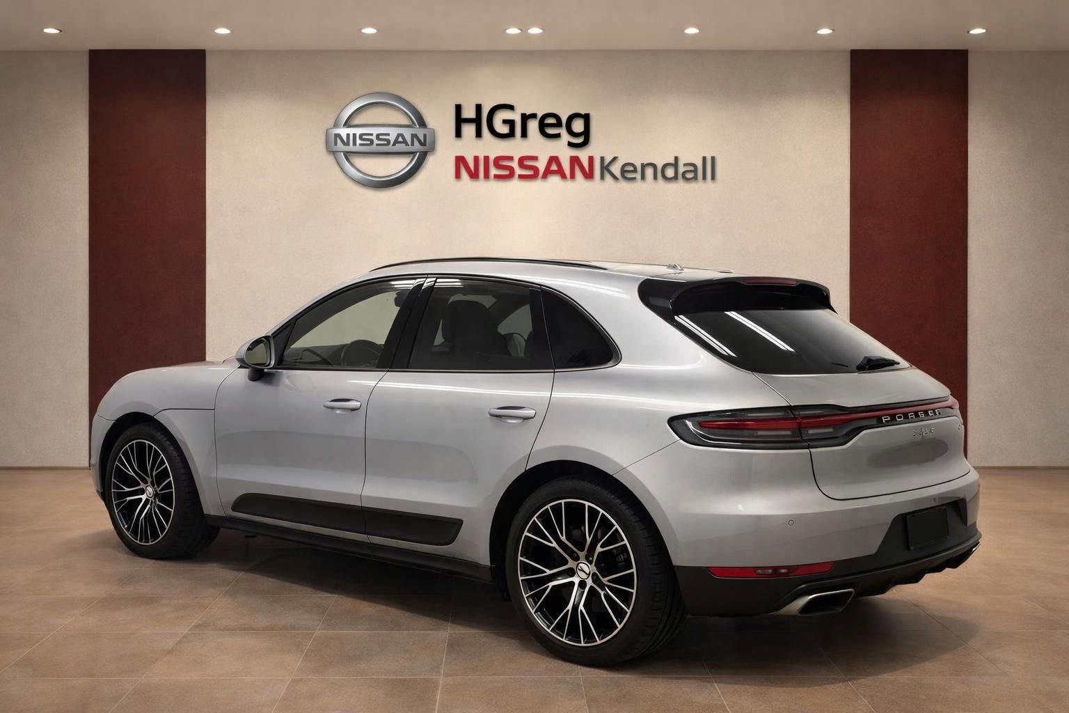 Used 2021 Porsche Macan AWD/4WD image 2