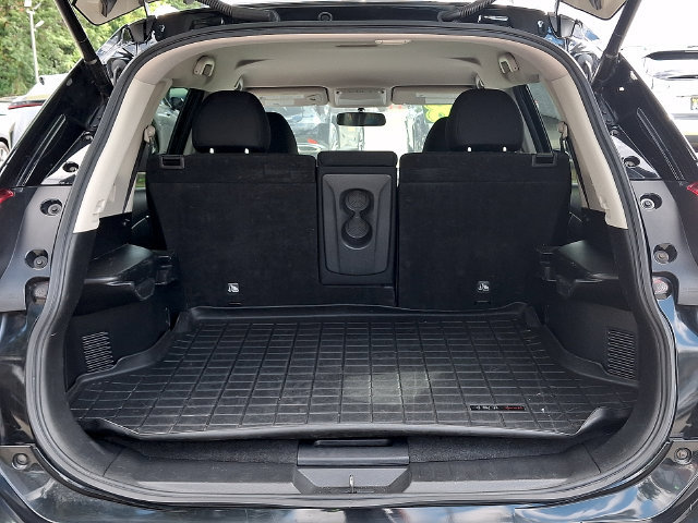 Used 2018 Nissan Rogue SV w/ Premium Package AWD/4WD image 28