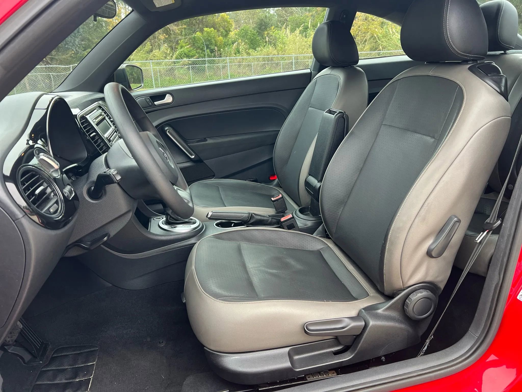 Used 2015 Volkswagen Beetle 1.8T Classic FWD image 14