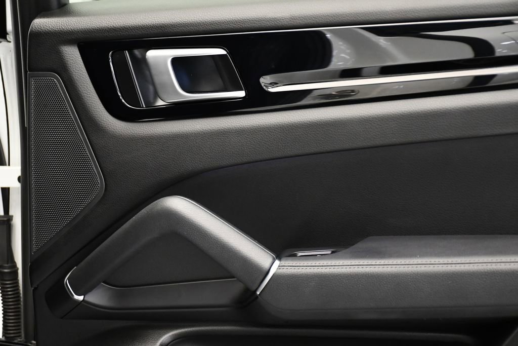 Used 2022 Porsche Cayenne image 53