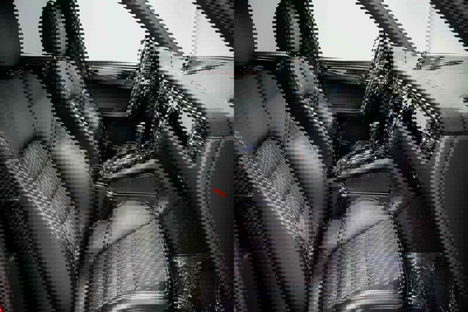 Used 2024 Porsche Macan image 16