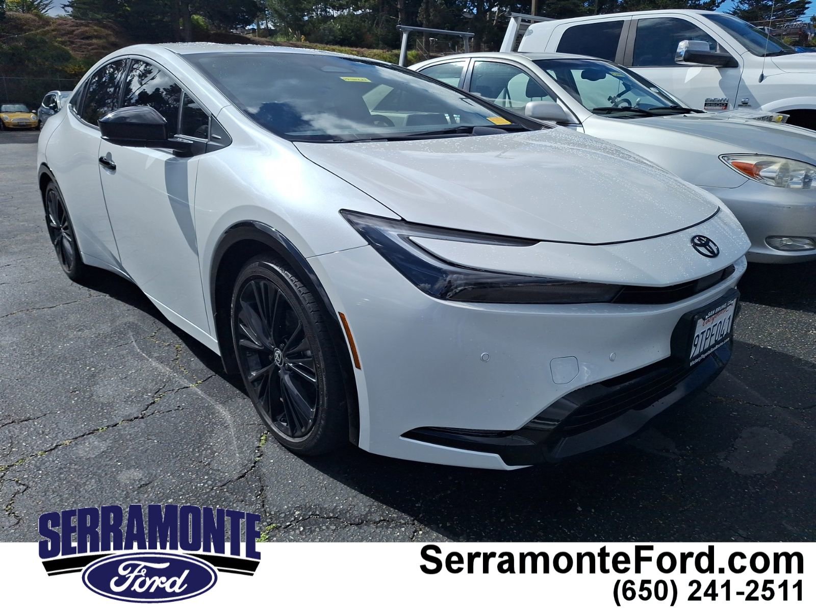 Used 2025 Toyota Prius image 1