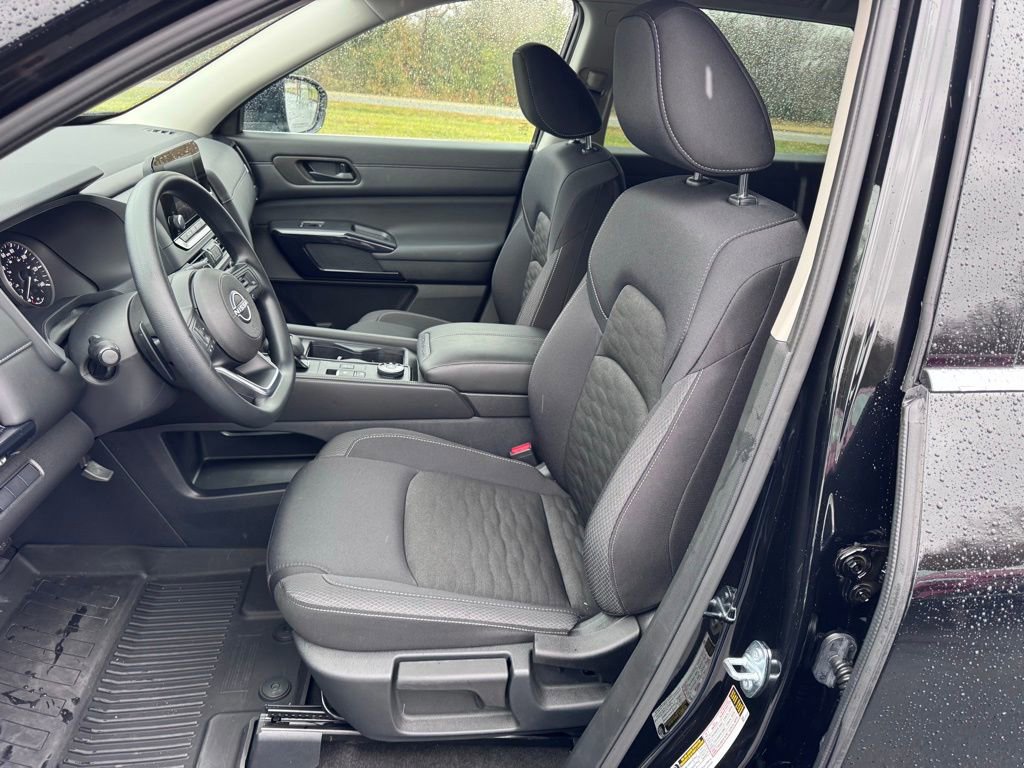 Used 2025 Nissan Pathfinder S image 21