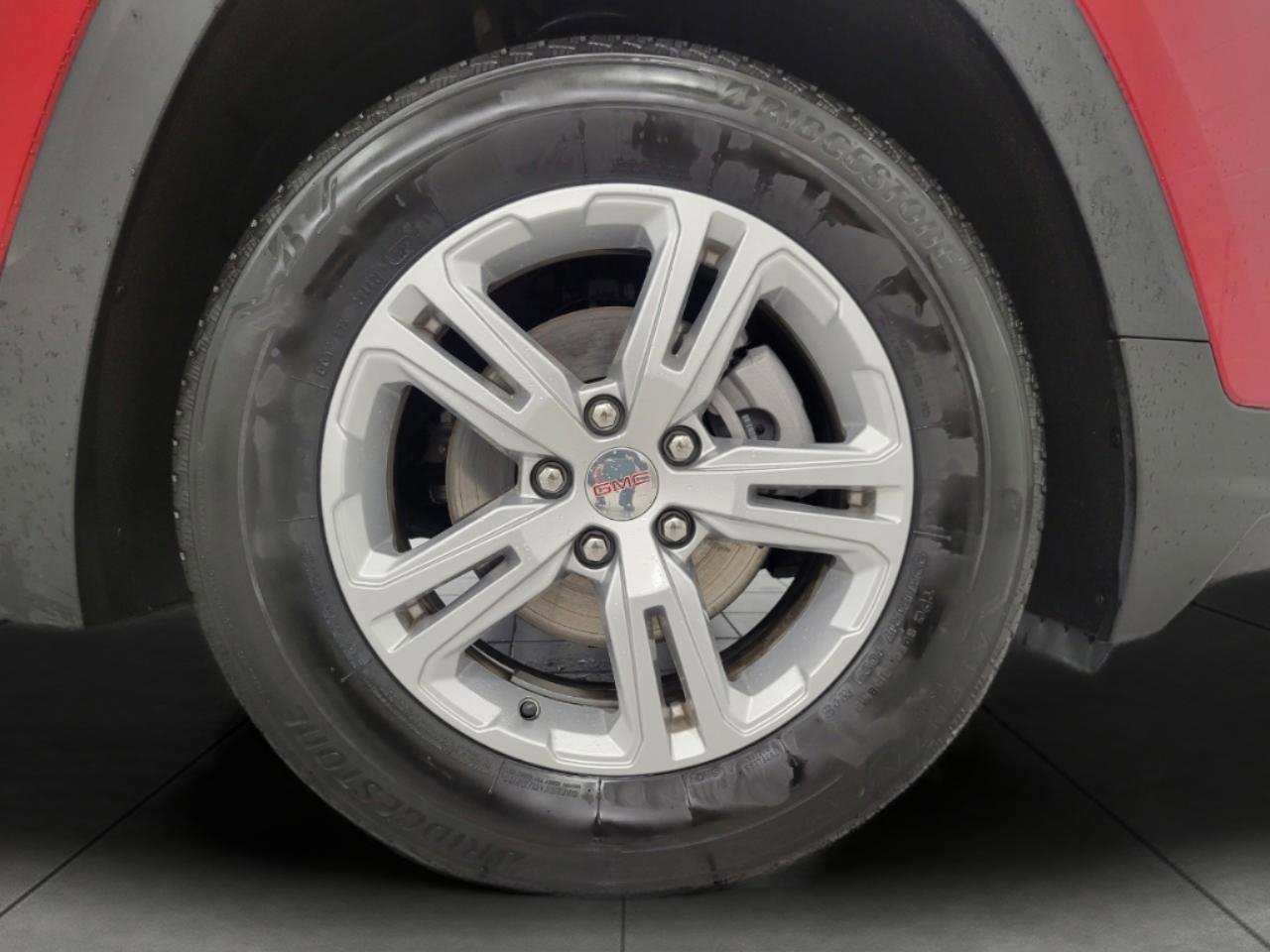 Used 2024 GMC Terrain SLE image 3