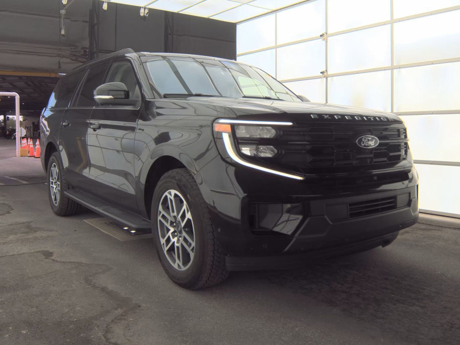 Used 2025 Ford Expedition Max Active AWD/4WD image 30