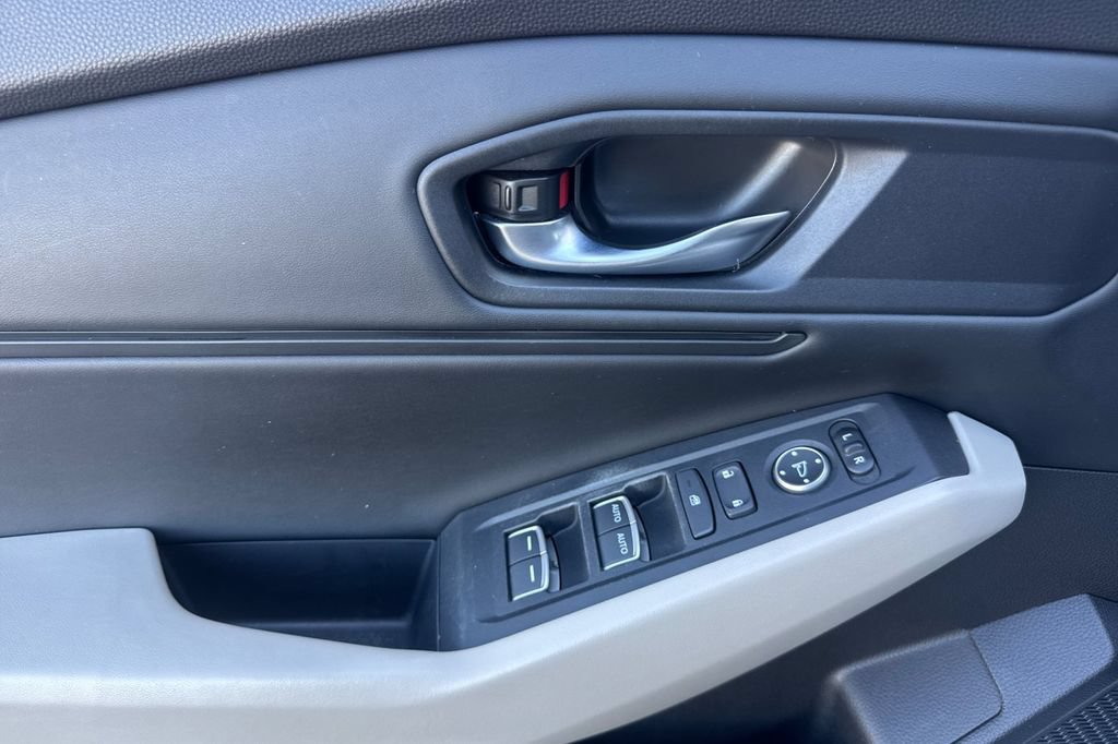 Used 2023 Honda Accord EX image 10