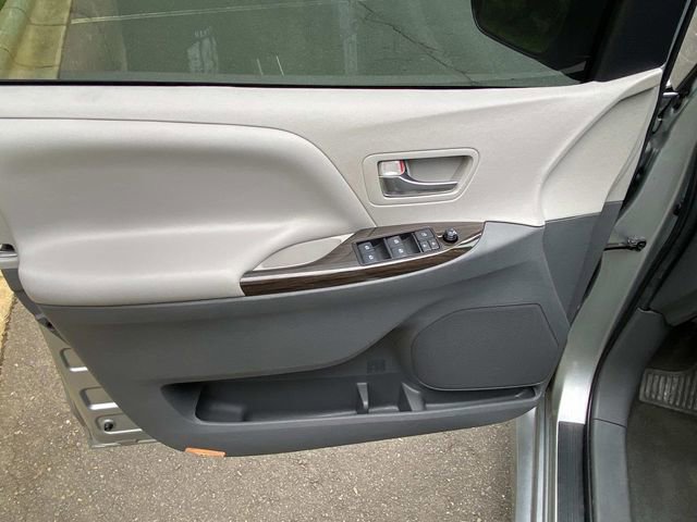 Used 2020 Toyota Sienna XLE w/ XLE Navigation Package AWD/4WD image 13