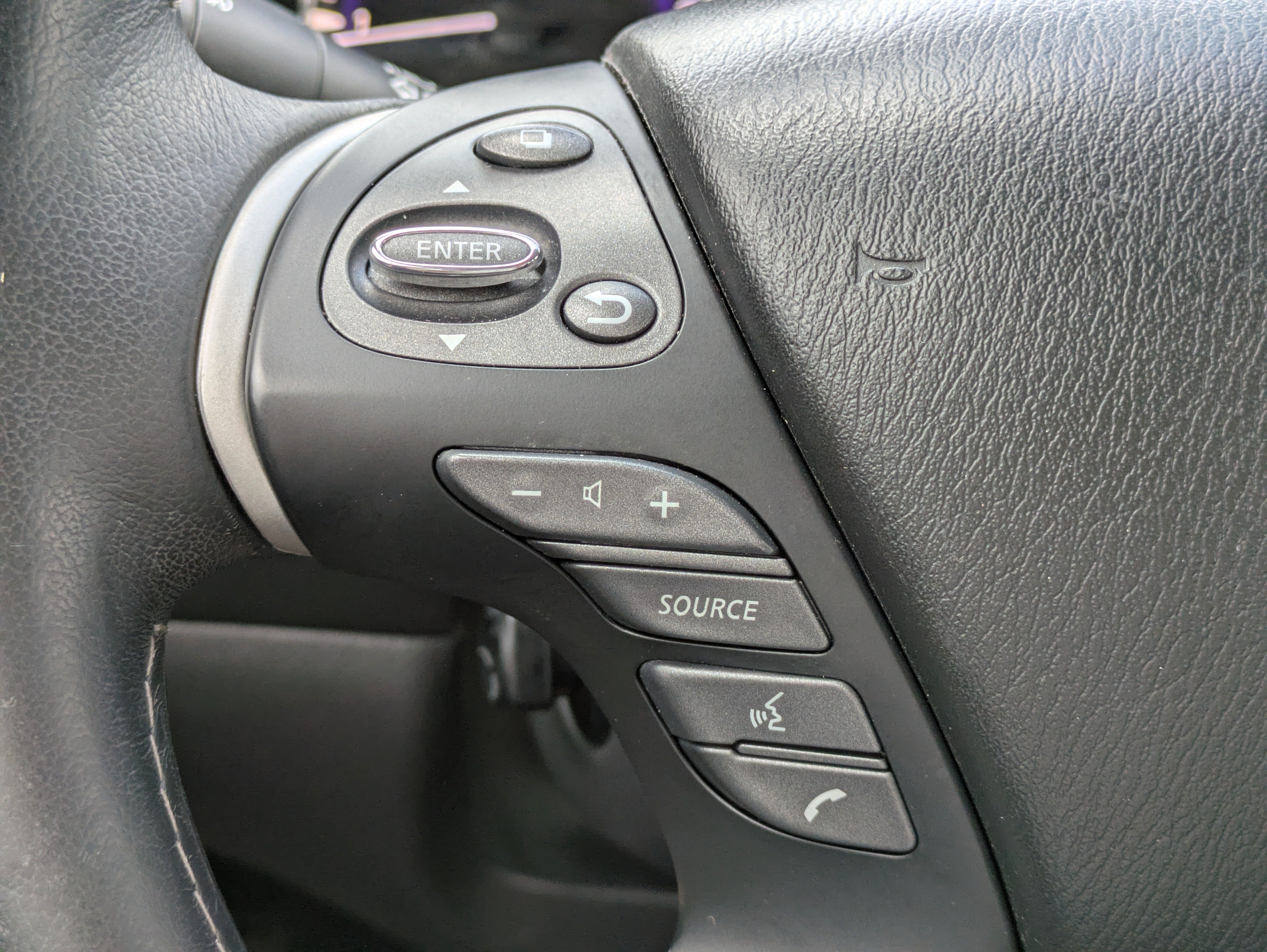 Used 2020 INFINITI QX60 Luxe w/ Essential Package FWD image 24