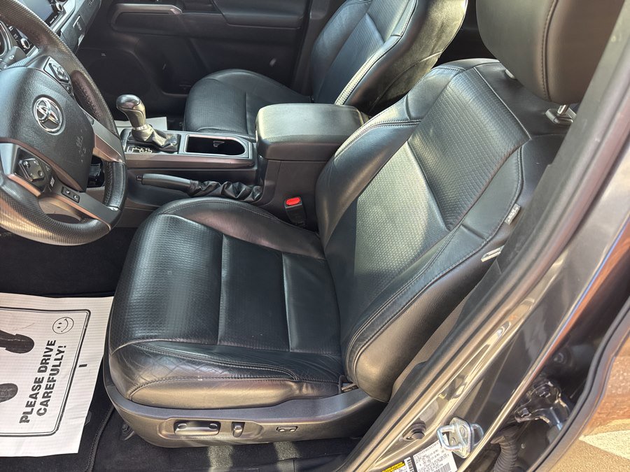 Used 2022 Toyota Tacoma TRD Off-Road image 24