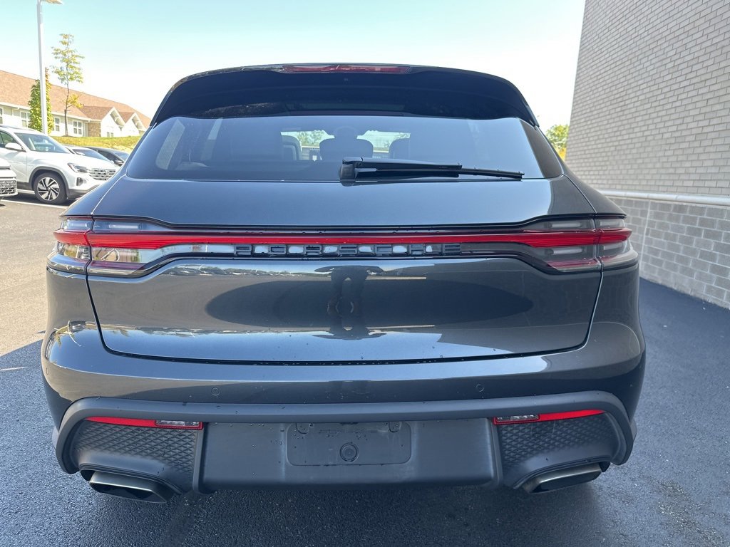 Used 2023 Porsche Macan Turbo image 4