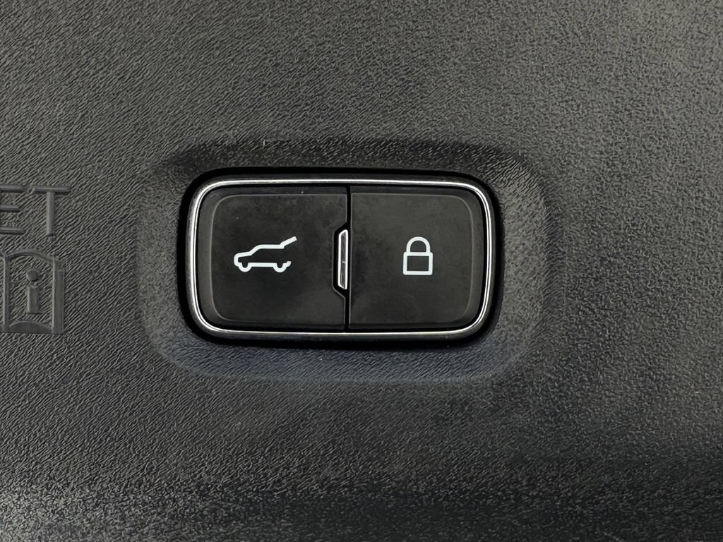 Used 2025 Ford Expedition Active AWD/4WD image 29