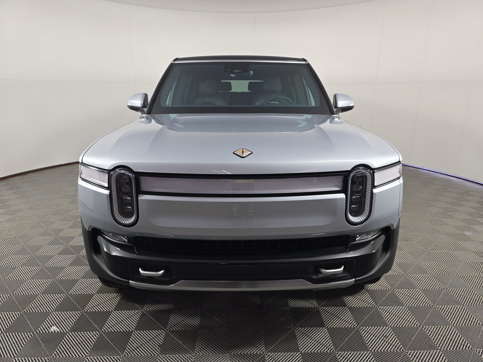 Used 2024 Rivian R1S Adventure AWD/4WD image 8