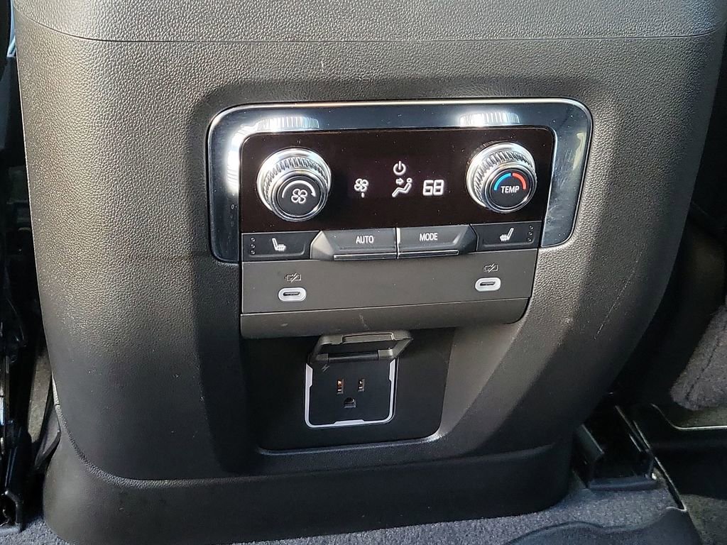 Certified 2024 GMC Yukon XL SLT w/ SLT Luxury Package image 21
