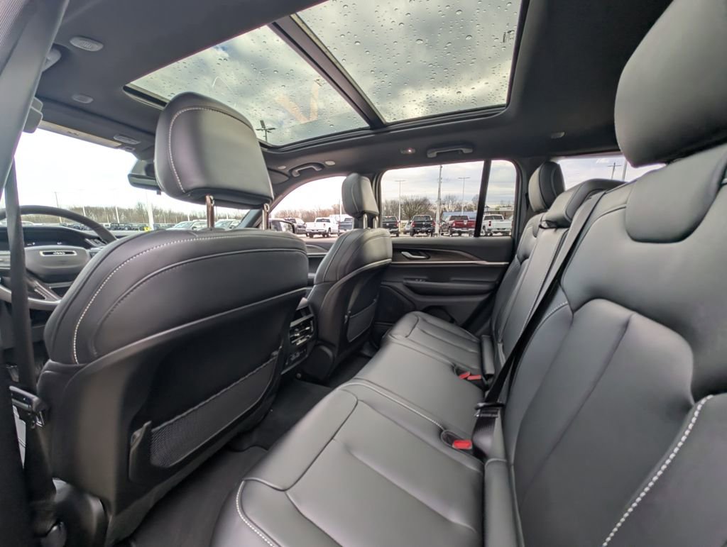 New 2025 Jeep Grand Cherokee Limited image 15