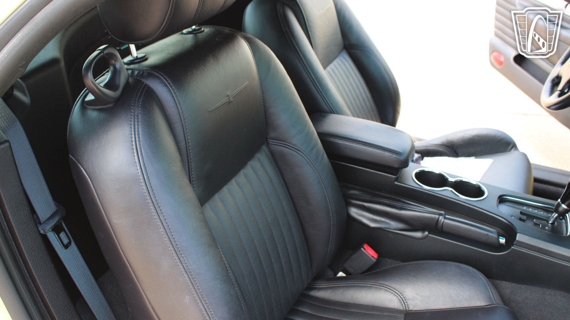 Used 2005 Ford Thunderbird RWD image 16