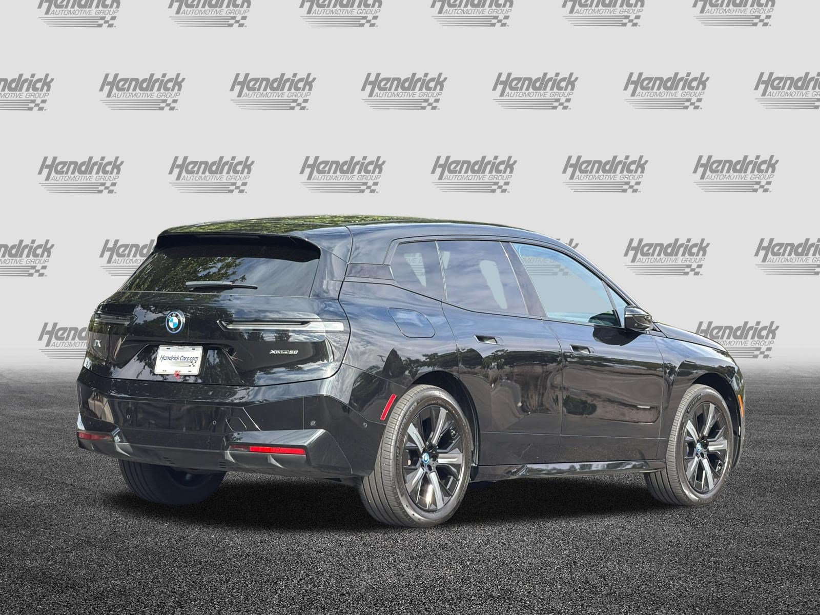 Used 2024 BMW iX xDrive50 w/ Premium Package AWD/4WD image 5