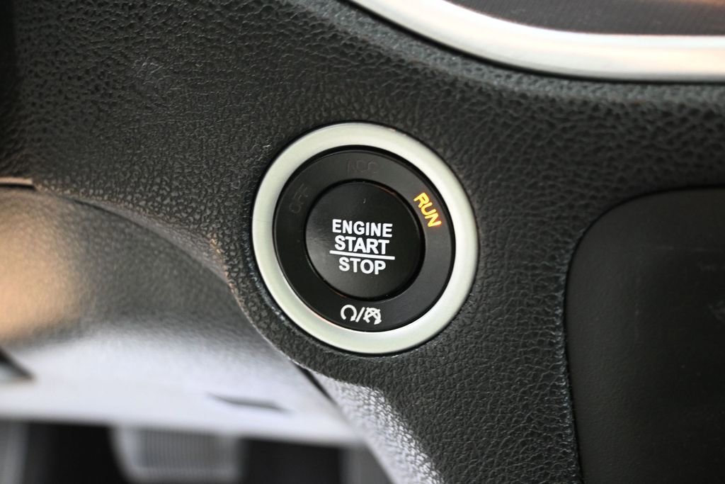 Used 2019 Dodge Charger SXT AWD/4WD image 22