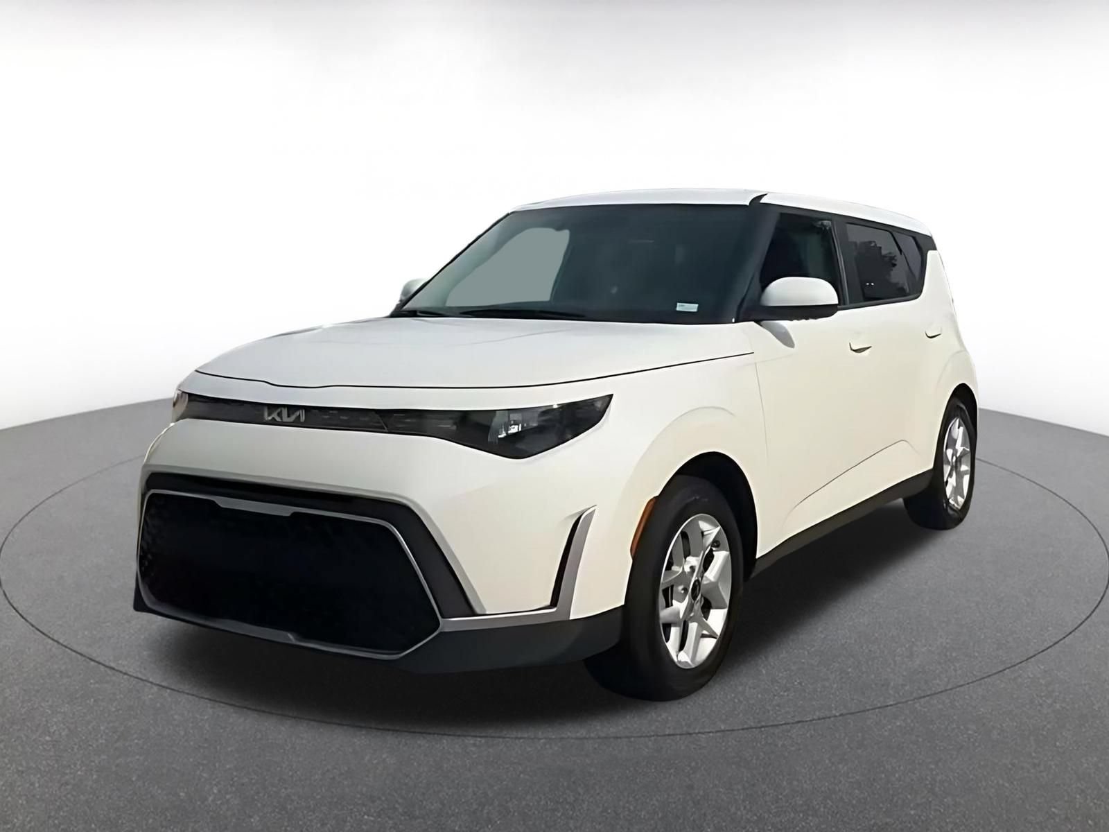 Used 2025 Kia Soul LX w/ LX Technology Package FWD image 6