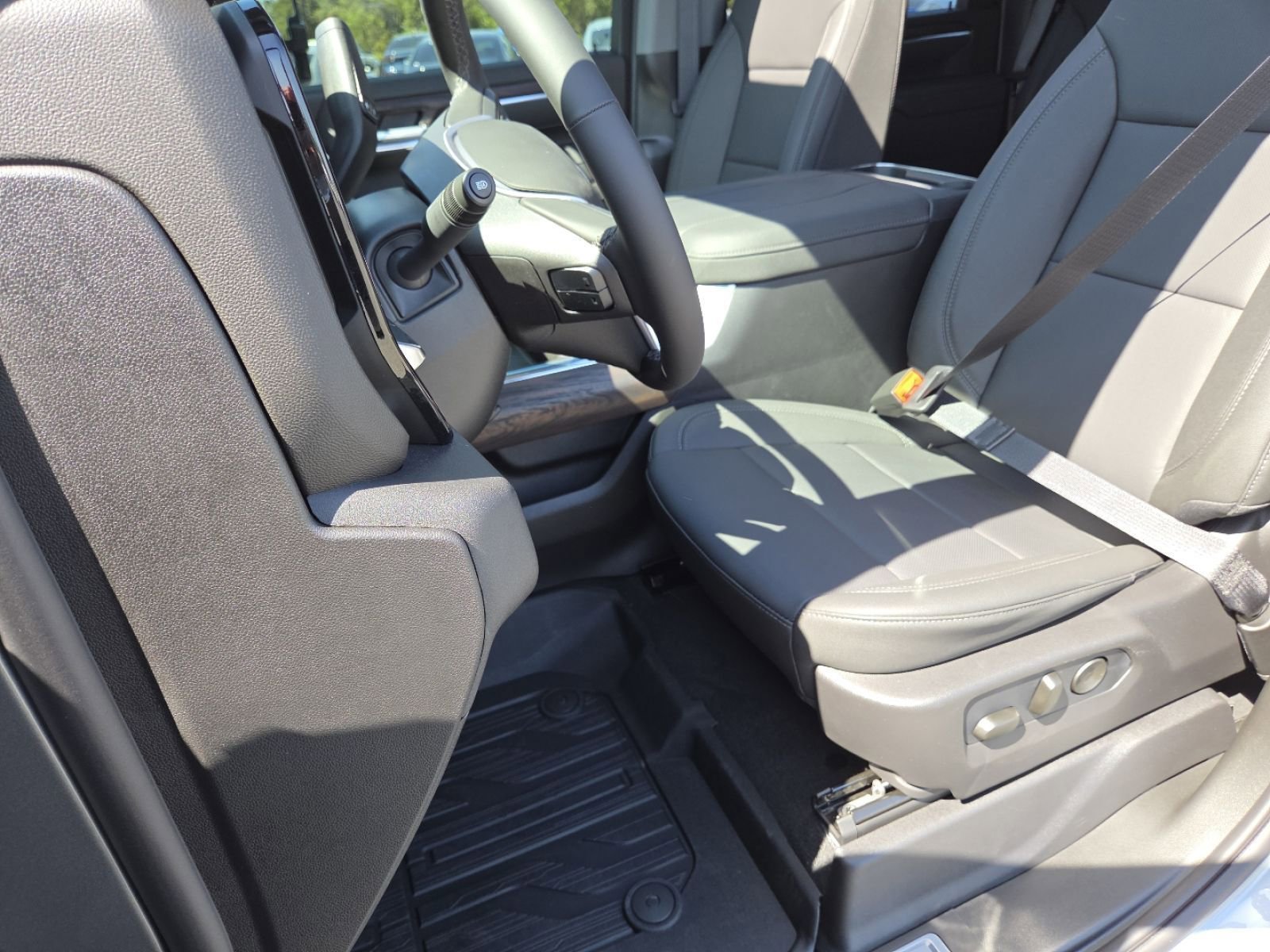 New 2026 GMC Sierra 2500 SLT w/ SLT Premium Package AWD/4WD image 29