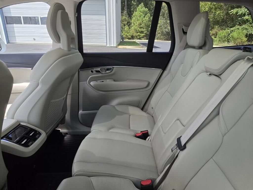 Used 2020 Volvo XC90 T6 Momentum w/ Protection Package Premier AWD/4WD image 4