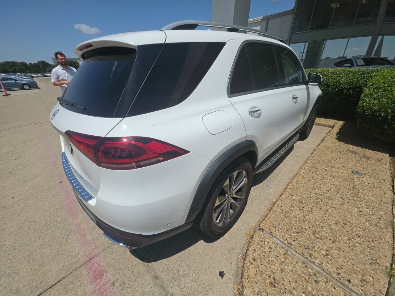 Used 2022 Mercedes-Benz GLE 350 w/ Premium Package image 4