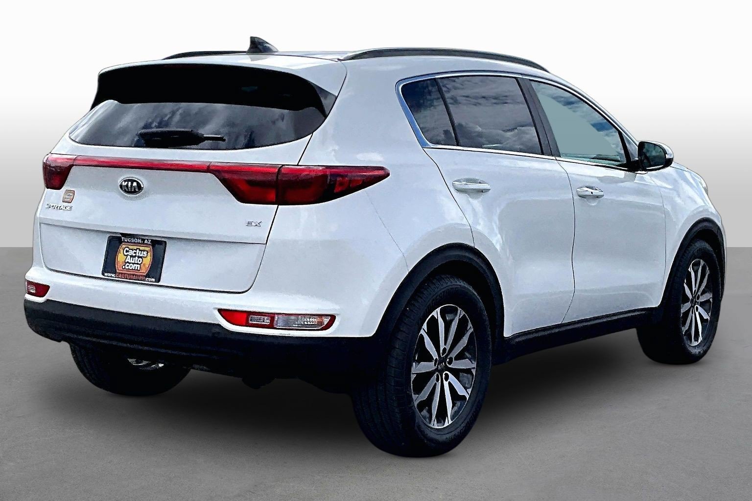 Used 2019 Kia Sportage EX w/ EX Premium Package FWD image 2