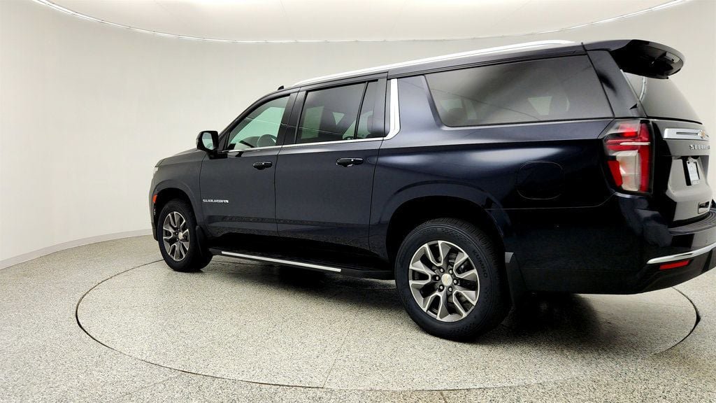 Used 2022 Chevrolet Suburban LT w/ LT Signature Plus Package AWD/4WD image 7