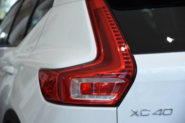 Used 2021 Volvo XC40 T5 Momentum w/ Premium Package AWD/4WD image 10