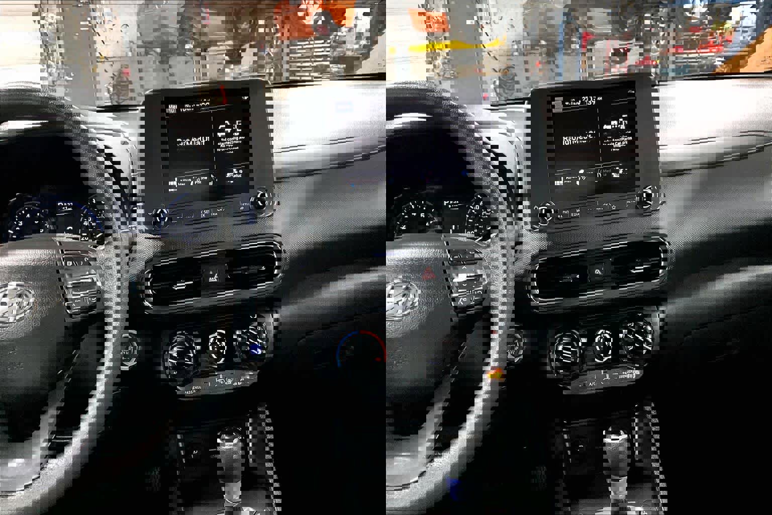 Used 2023 Hyundai Kona SEL image 7