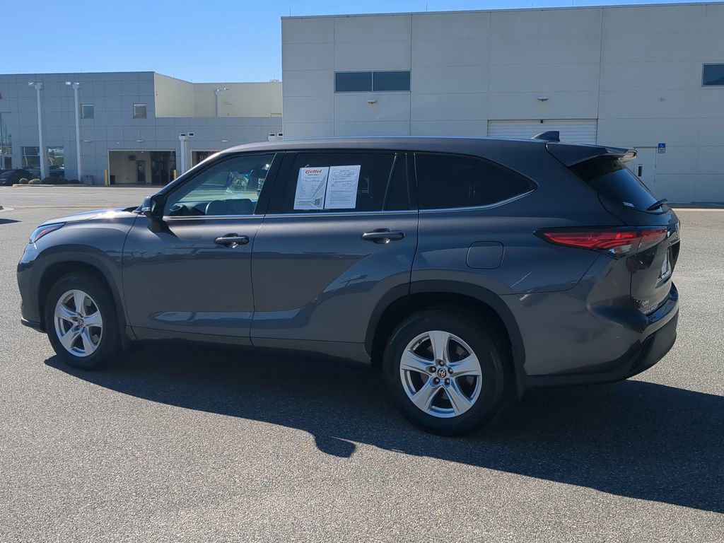 Used 2021 Toyota Highlander LE image 15