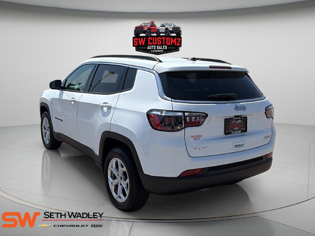 Used 2024 Jeep Compass Latitude AWD/4WD image 5