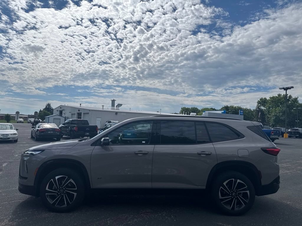 Used 2026 Buick Enclave Preferred AWD/4WD image 2