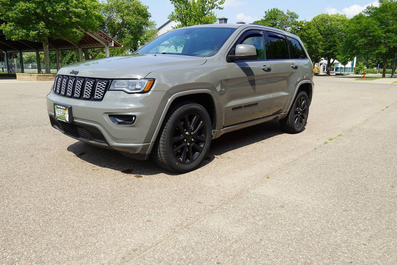 Used 2021 Jeep Grand Cherokee Laredo X AWD/4WD image 3
