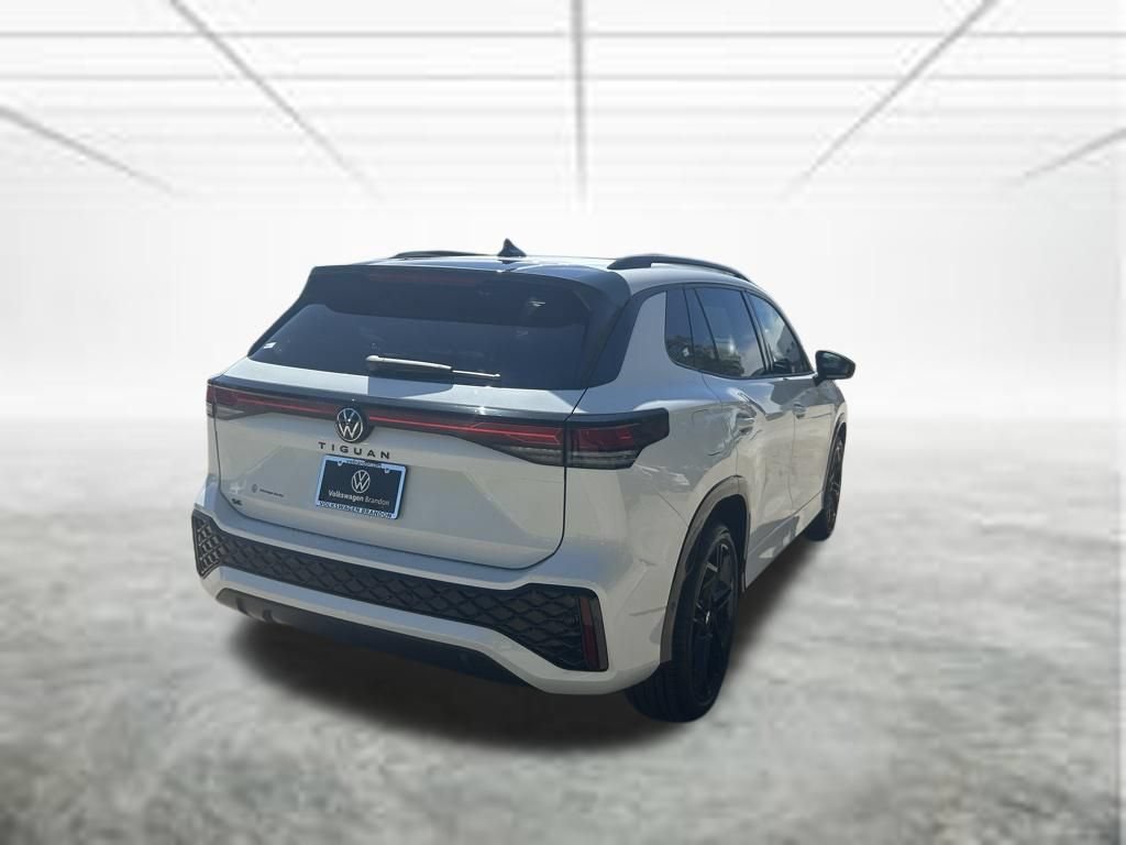New 2026 Volkswagen Tiguan SE R-Line FWD image 5
