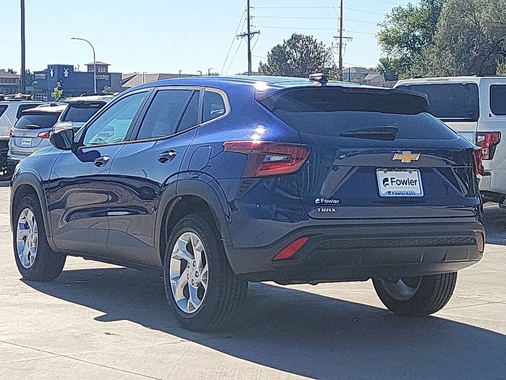 Used 2024 Chevrolet Trax LS w/ LS Convenience Package FWD image 6