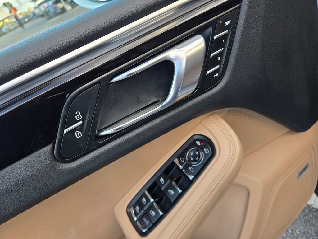 Used 2020 Porsche Macan S image 25