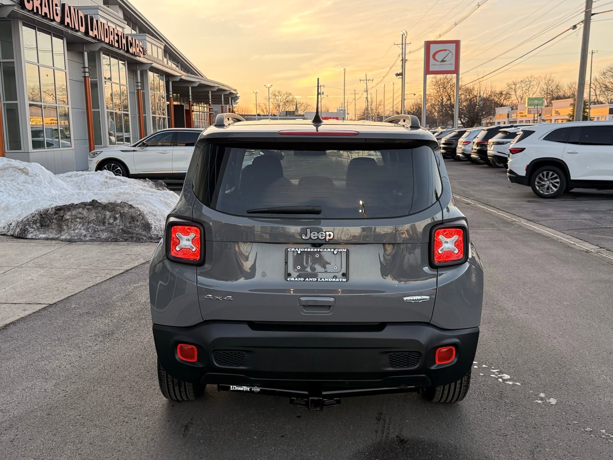 Used 2019 Jeep Renegade Latitude w/ Cold Weather Group image 9