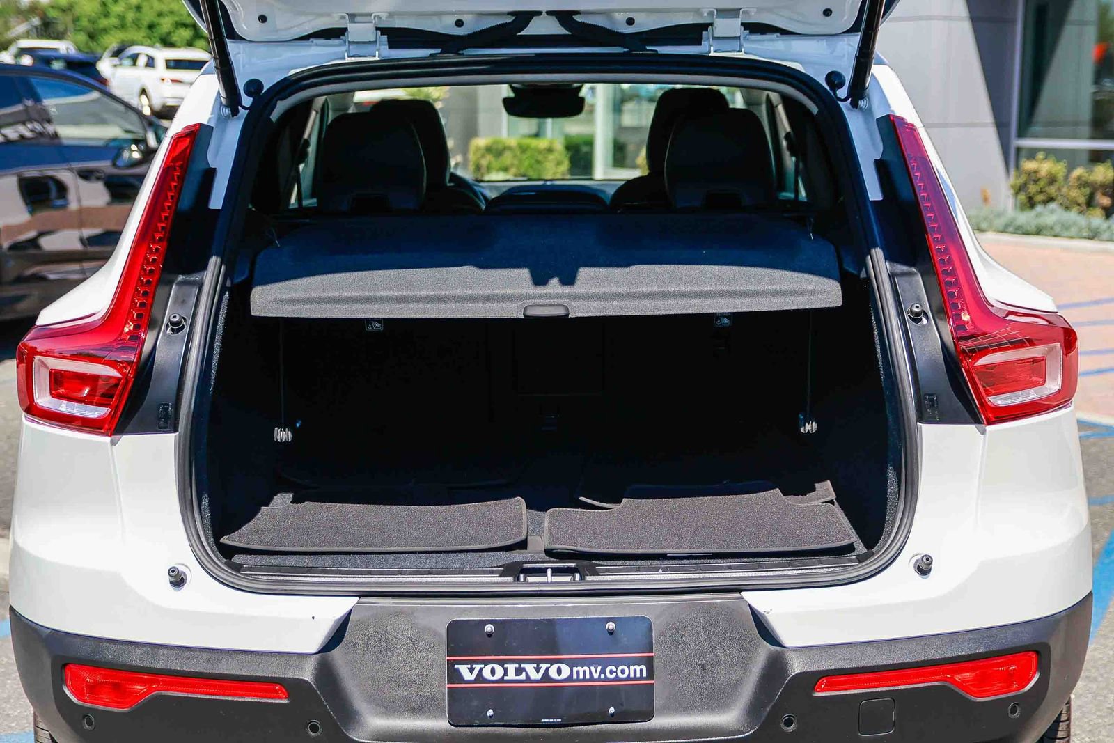 Used 2025 Volvo XC40 B5 Core AWD/4WD image 30