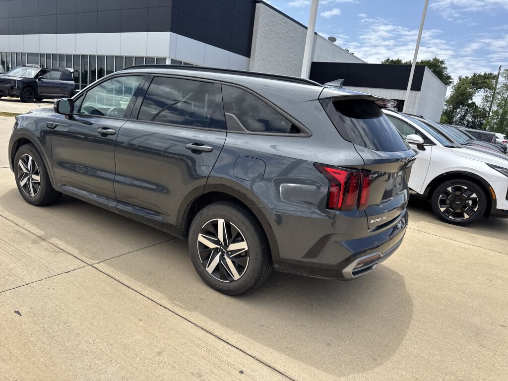 Used 2023 Kia Sorento S w/ Panoramic Sunroof Package FWD image 17