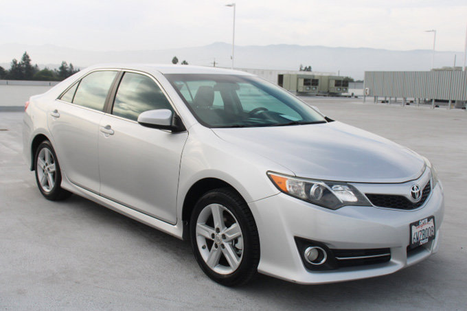 Used 2012 Toyota Camry SE FWD image 2