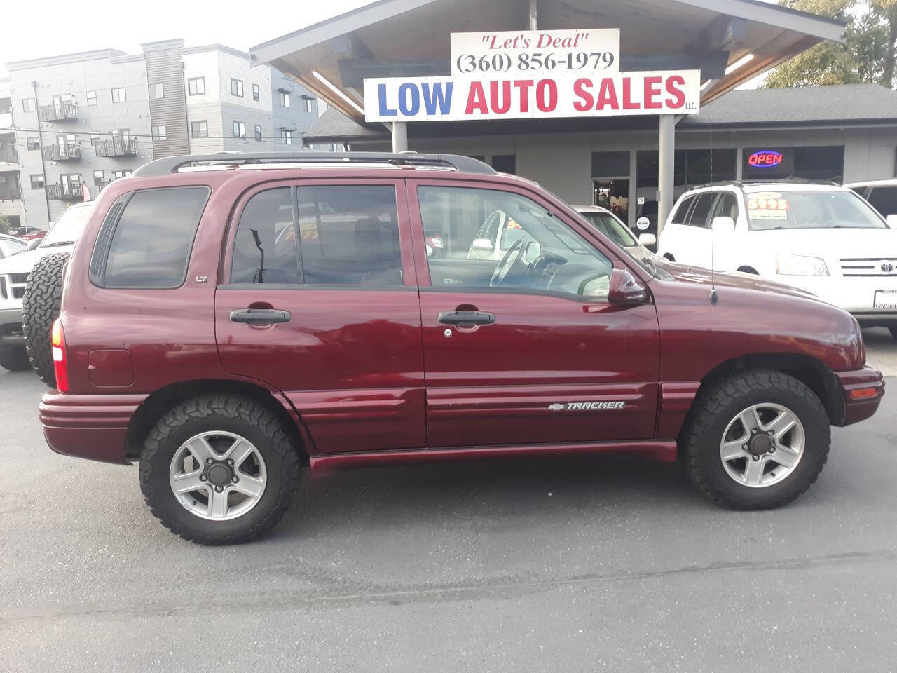 Used 2003 Chevrolet Tracker LT image 10