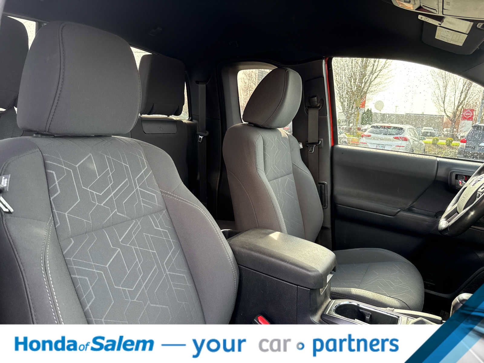 Used 2018 Toyota Tacoma TRD Sport w/ Technology Package image 13