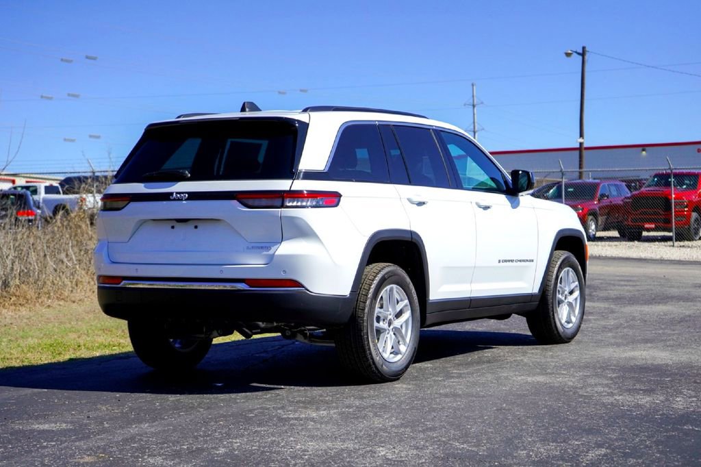 New 2026 Jeep Grand Cherokee Laredo RWD image 6